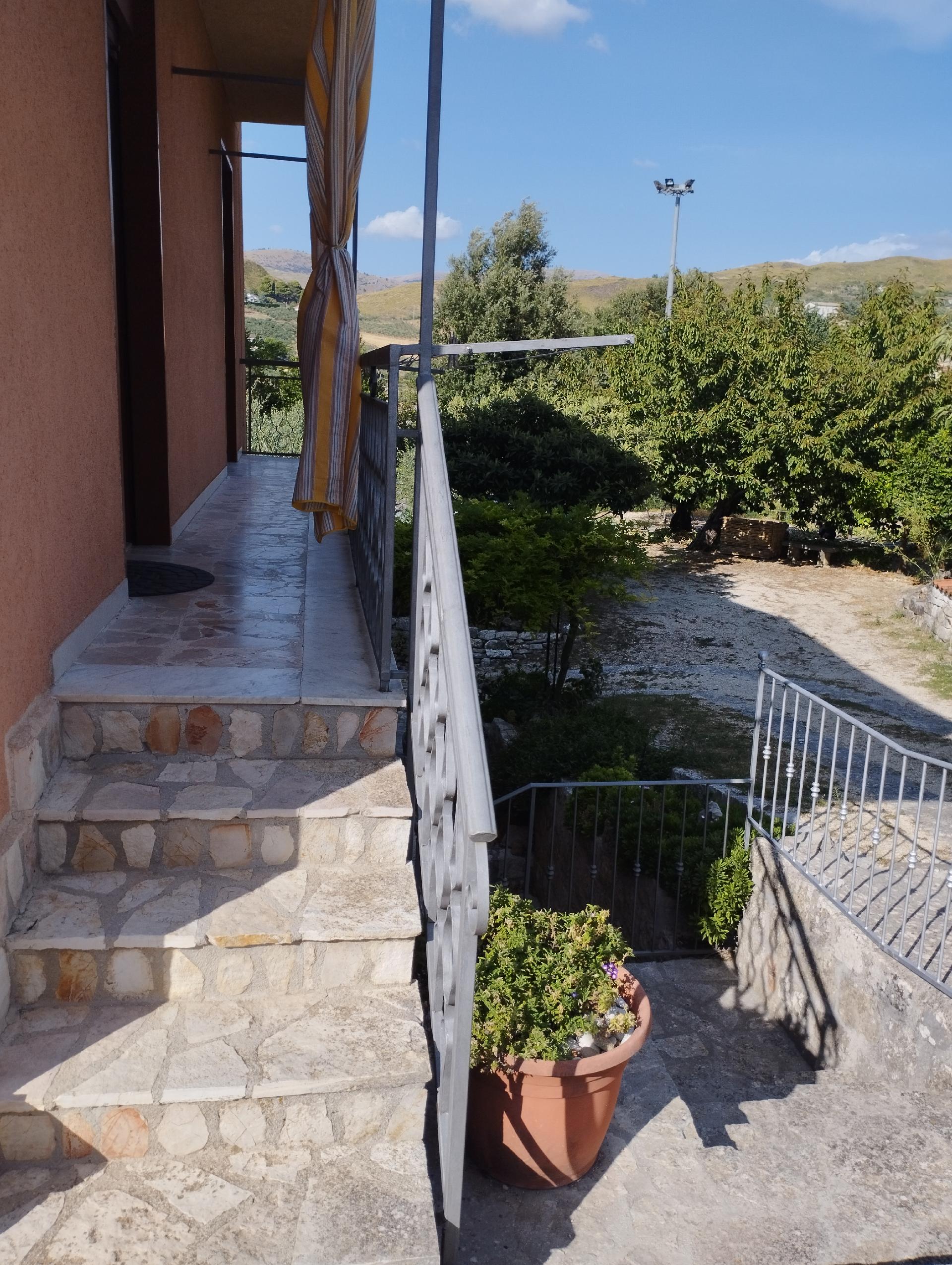 B&B in Vendita a Chiusa Sclafani Via Ungheria (Palermo)