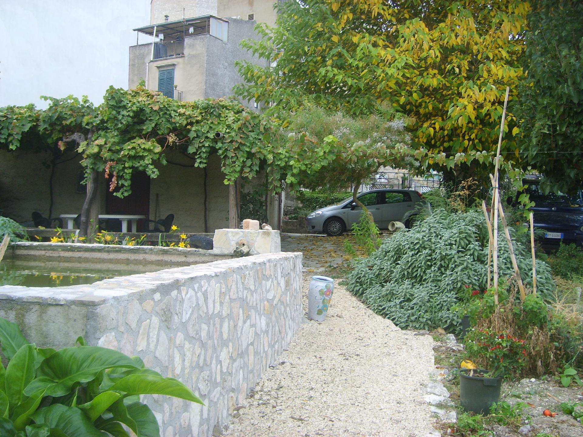 B&B in Vendita a Chiusa Sclafani Via Ungheria (Palermo)