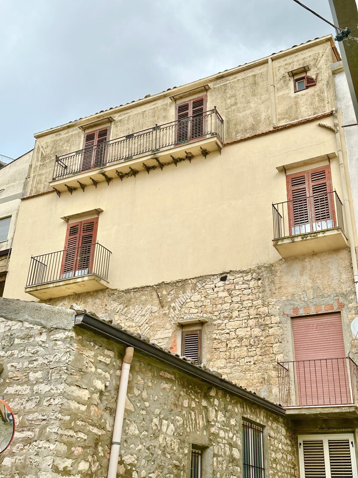 Casa singola in Vendita a Bisacquino Centro Storico (Palermo)
