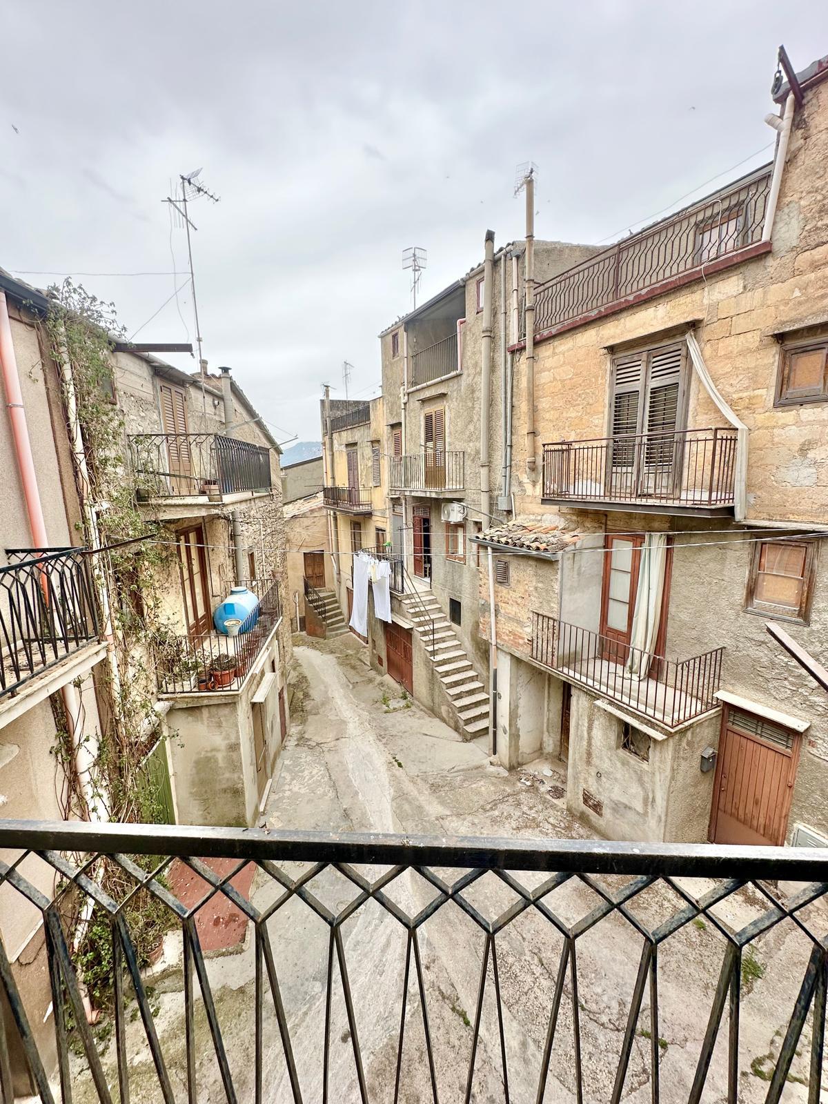 Casa singola in Vendita a Bisacquino Centro Storico (Palermo)