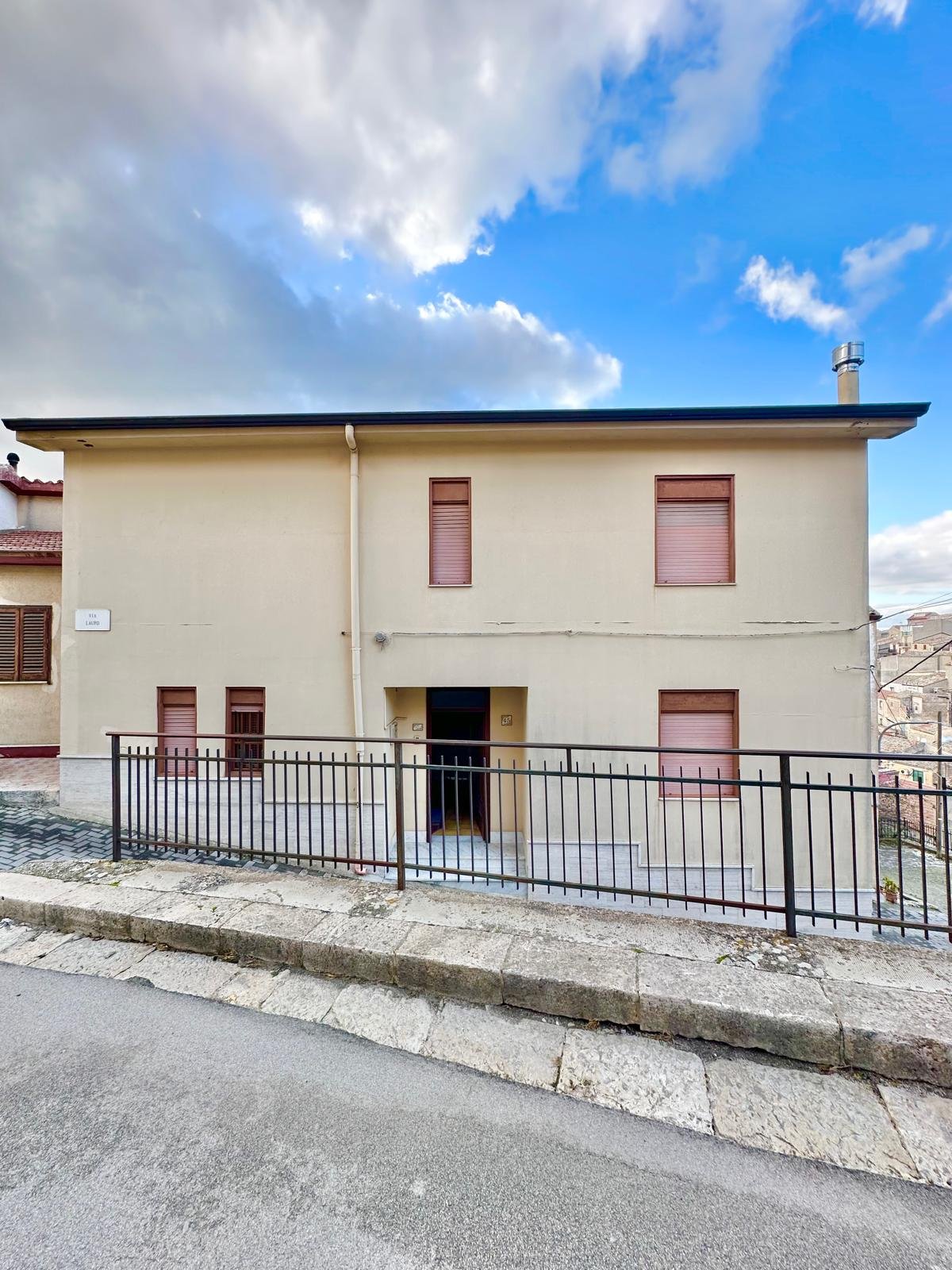 Casa singola in Vendita a Bisacquino Centro Storico (Palermo)
