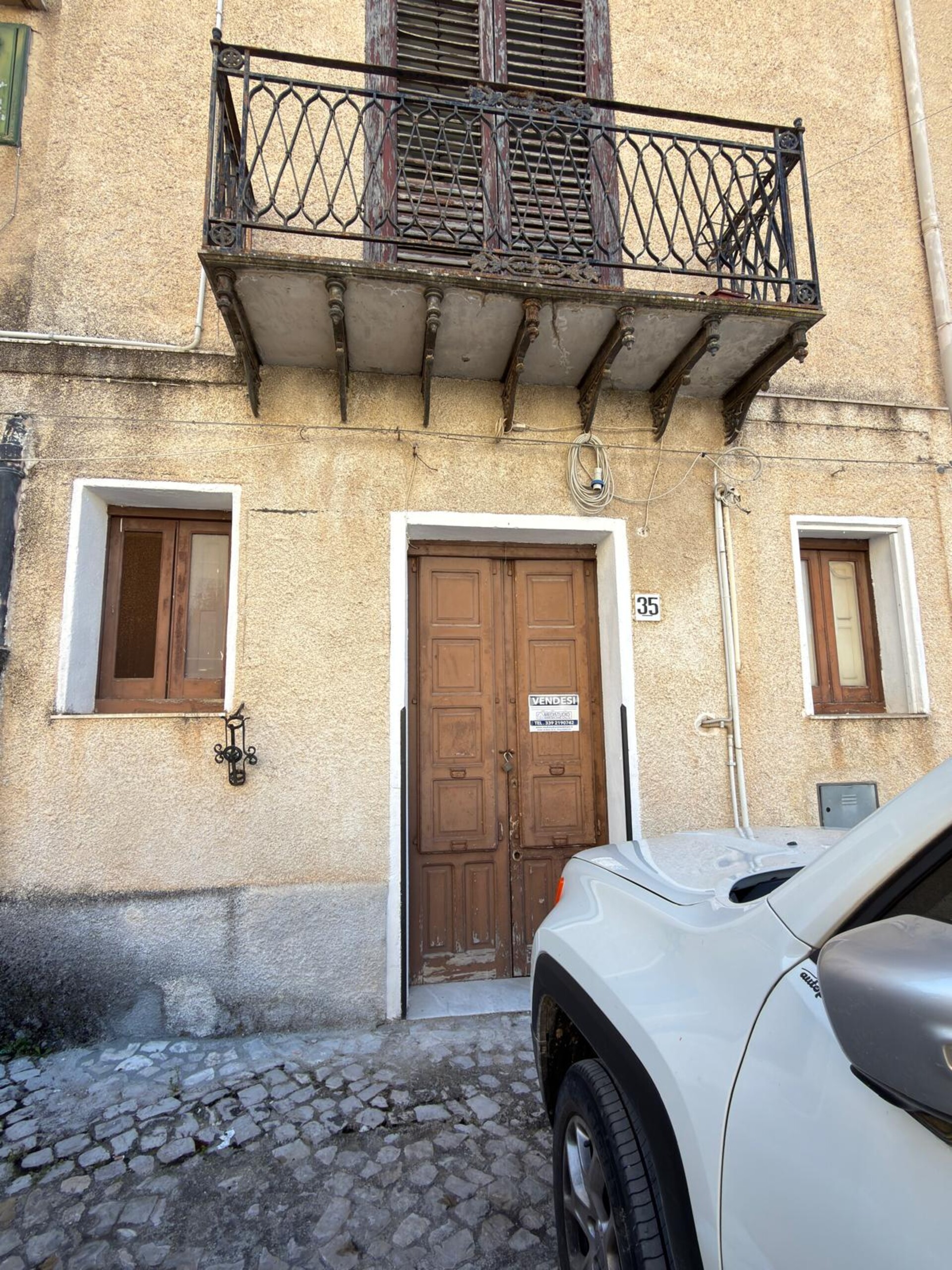 Locale commerciale in Vendita a Palazzo Adriano (Palermo)
