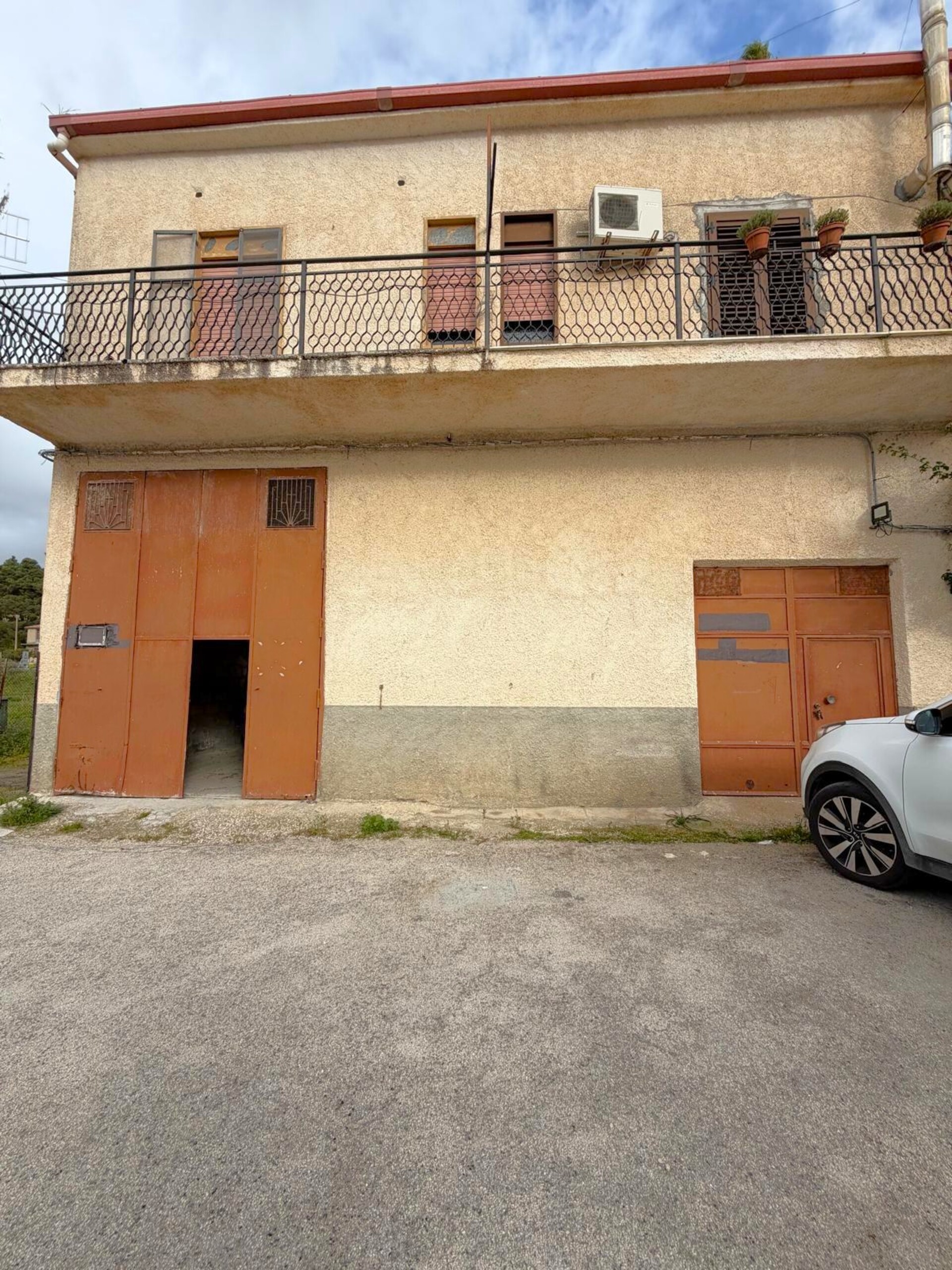 Locale commerciale in Vendita a Campofiorito (Palermo)