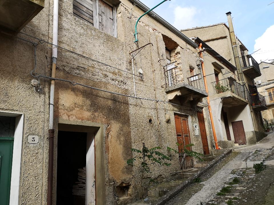 Casa singola in Vendita a Bisacquino Centro Storico (Palermo)