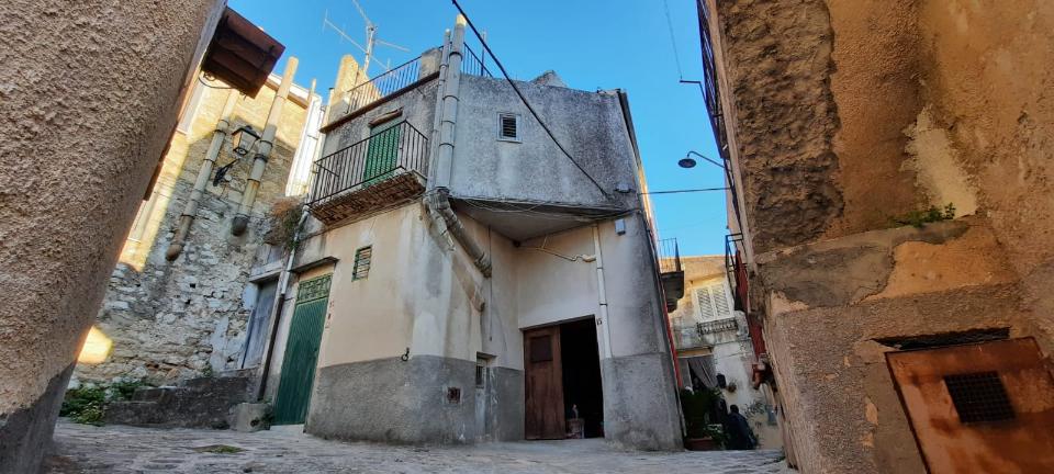 Casa singola in Vendita a Giuliana Centro Storico (Palermo)