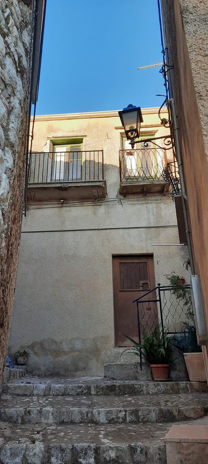 Casa singola in Vendita a Giuliana Centro Storico (Palermo)