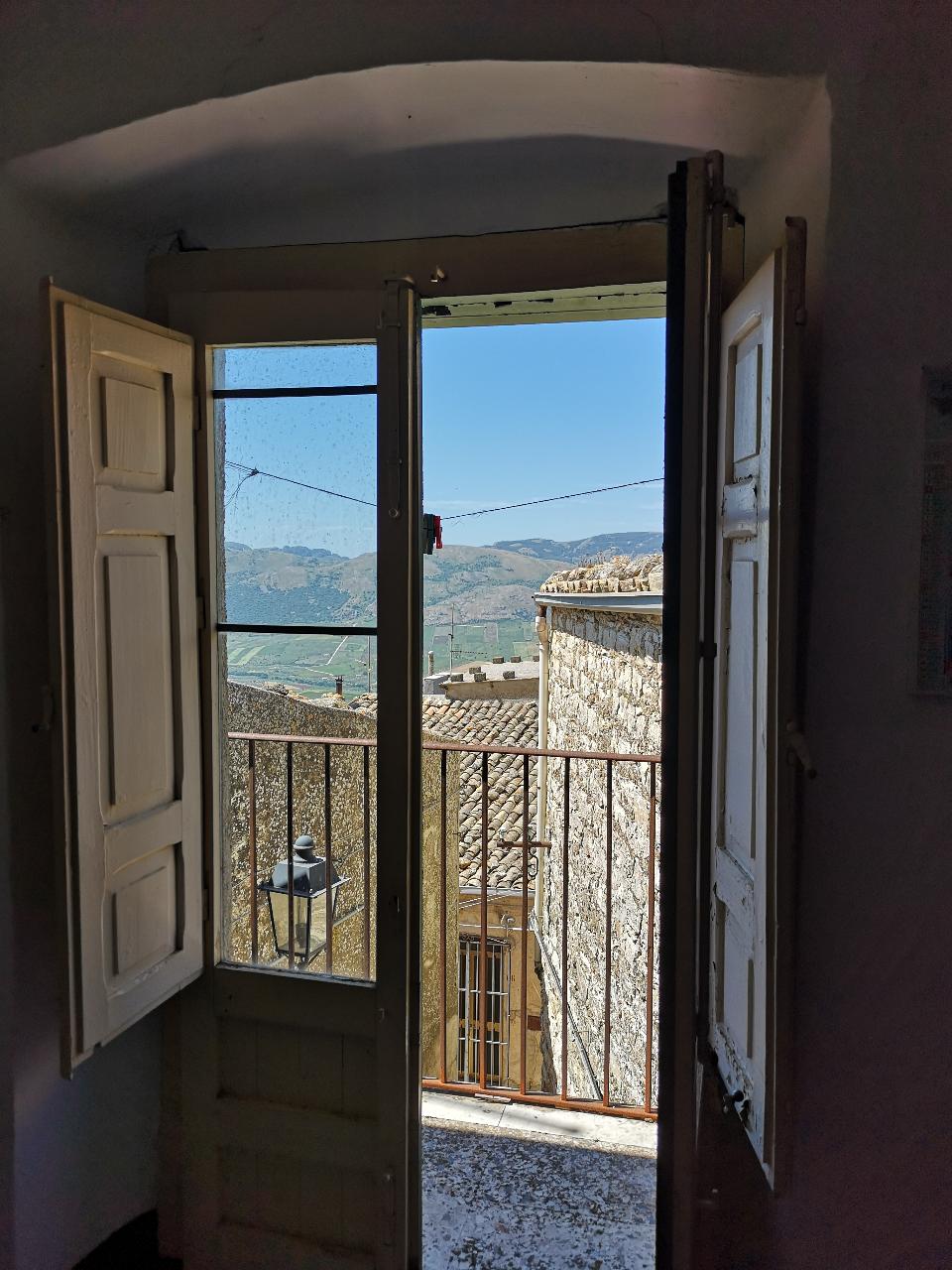 Casa singola in Vendita a Giuliana Centro Storico (Palermo)