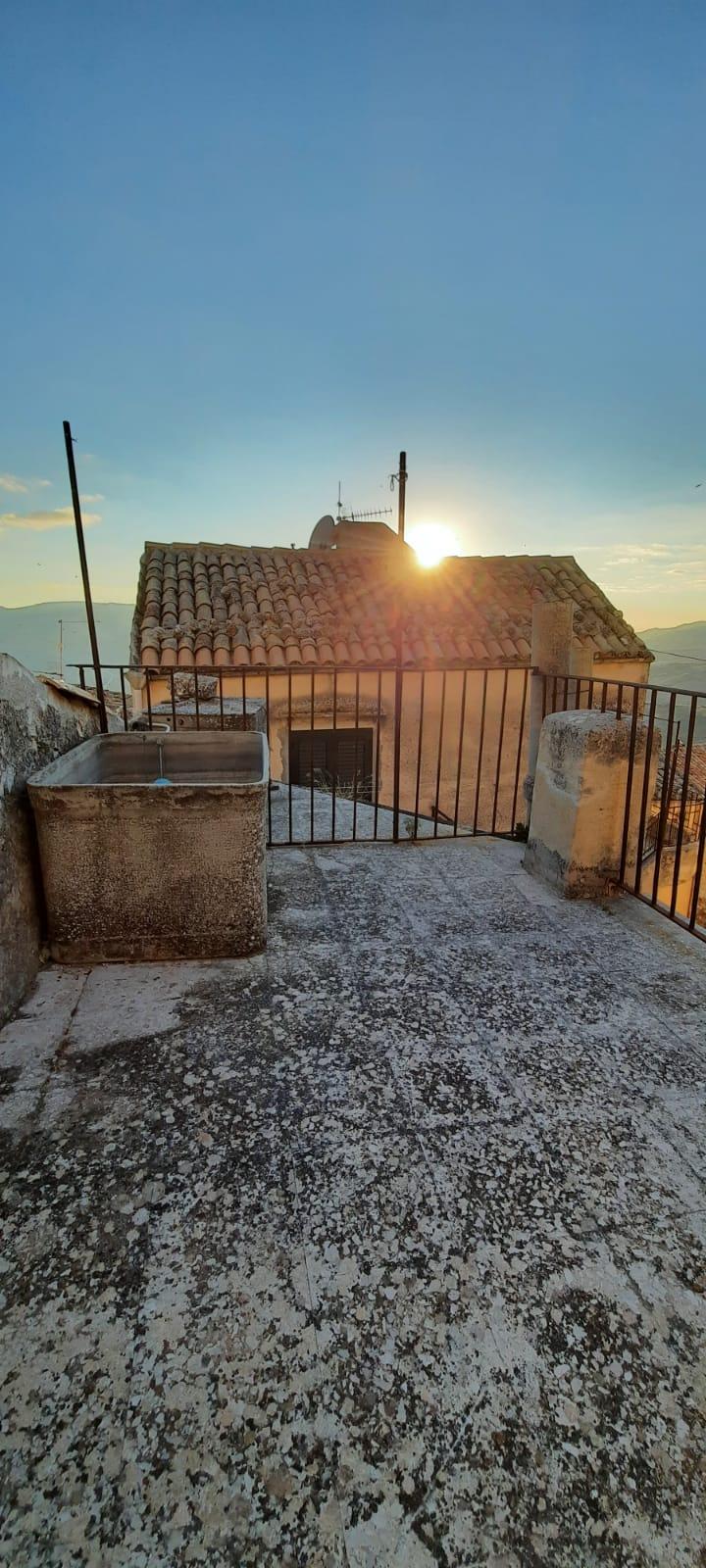 Casa singola in Vendita a Giuliana Centro Storico (Palermo)