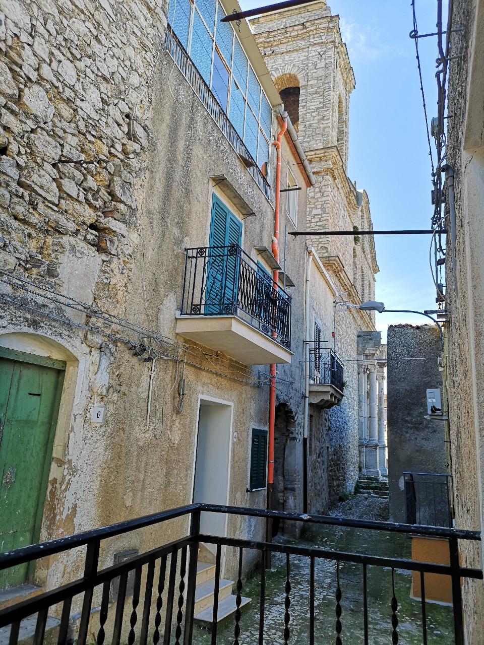 Casa singola in Vendita a Palazzo Adriano Centro storico (Palermo)