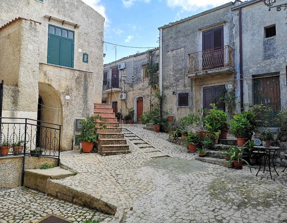 Casa singola in Vendita a Palazzo Adriano Centro storico (Palermo)