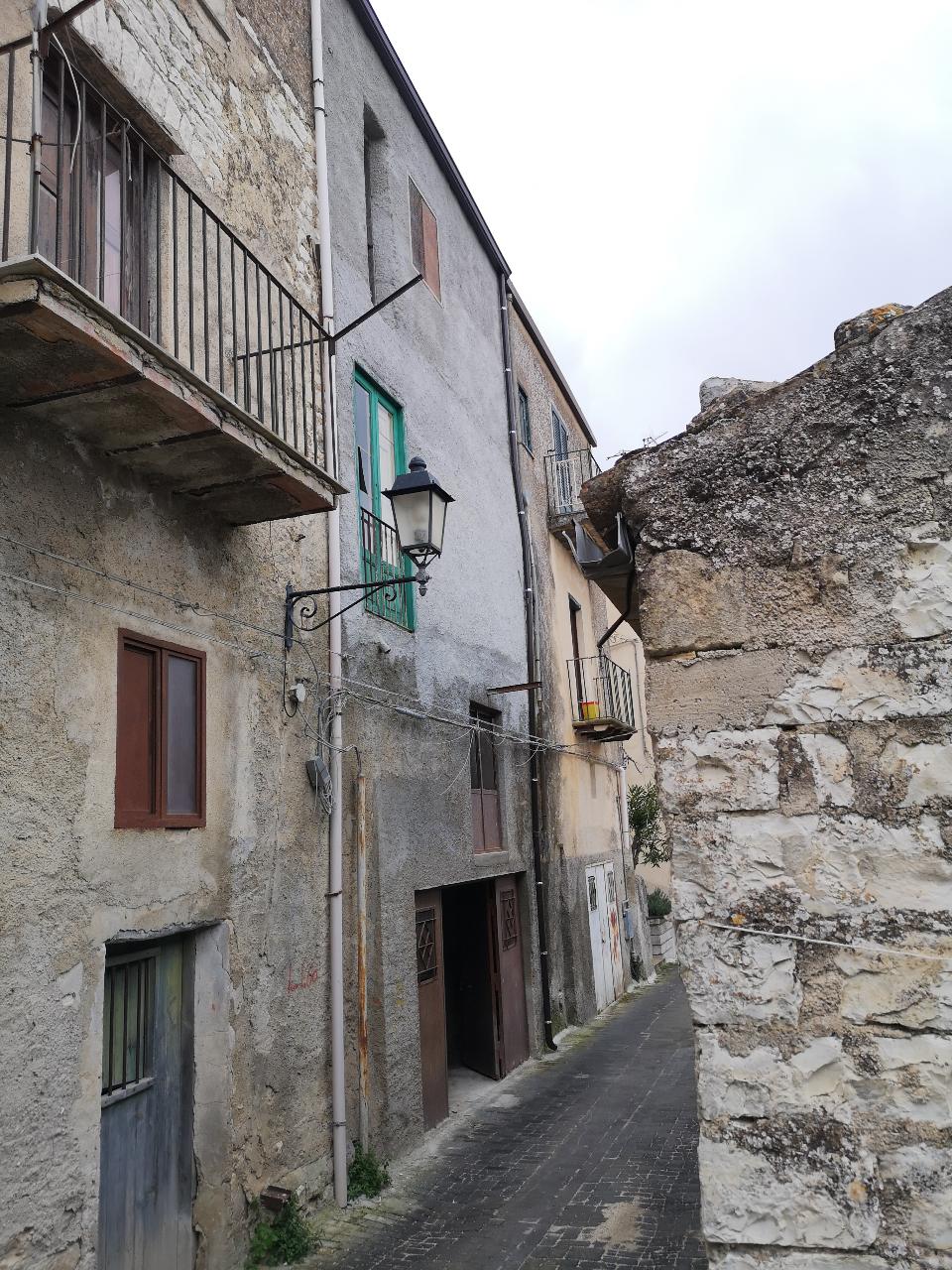 Casa singola in Vendita a Giuliana Centro Storico (Palermo)