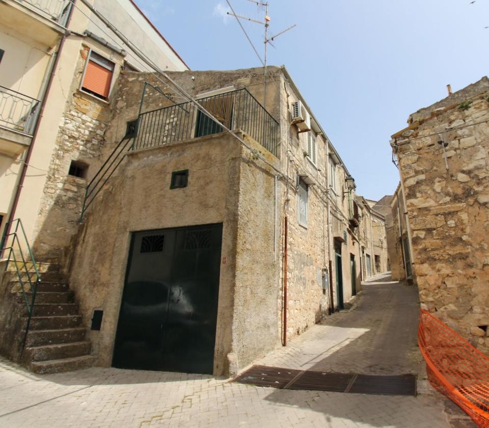 Casa singola in Vendita a Giuliana Centro Storico (Palermo)