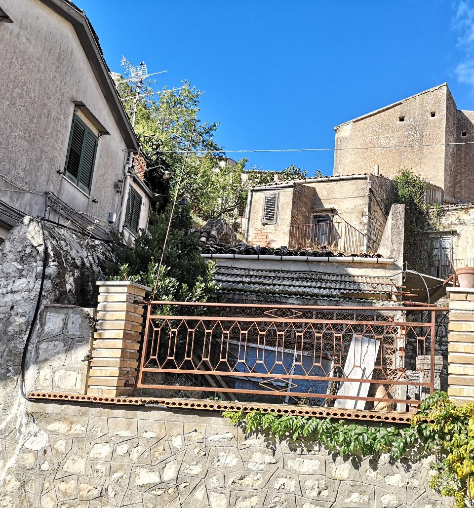 Casa singola in Vendita a Giuliana Centro Storico (Palermo)