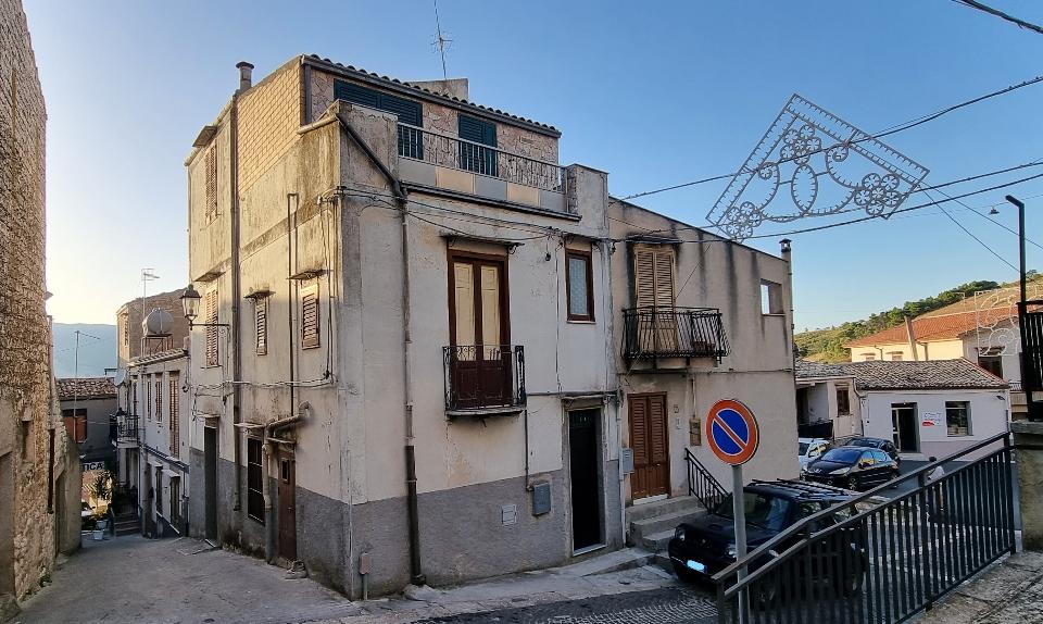 Casa singola in Vendita a Giuliana Centro Storico (Palermo)