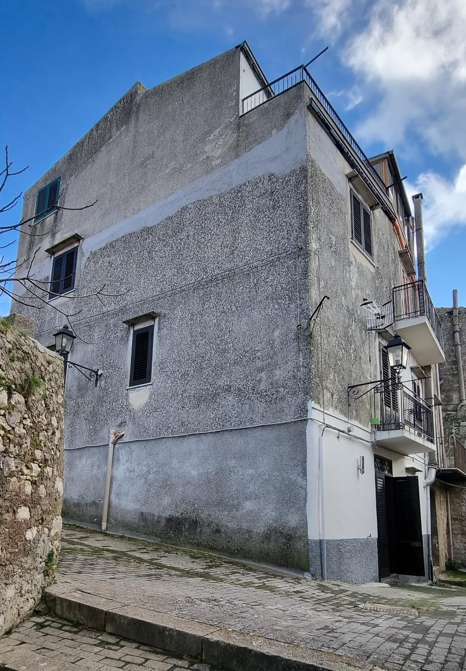 Casa singola in Vendita a Giuliana Centro Storico (Palermo)