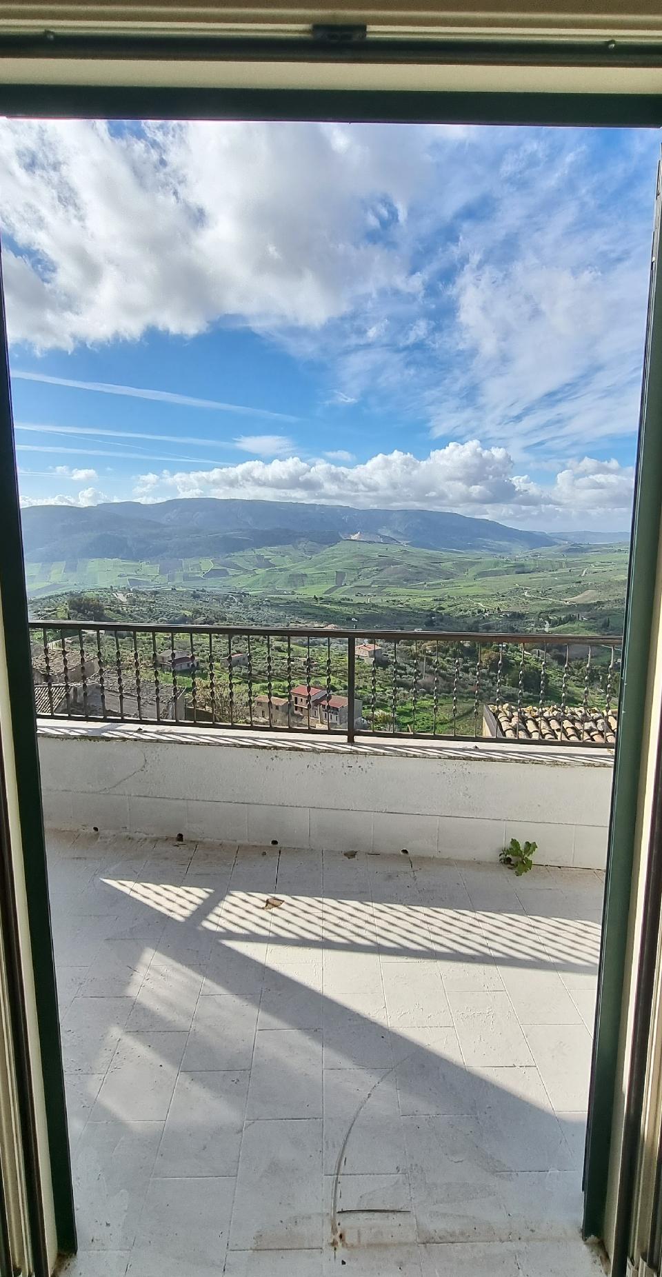 Casa singola in Vendita a Giuliana Centro Storico (Palermo)