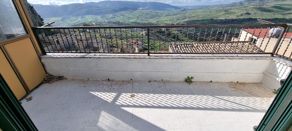 Casa singola in Vendita a Giuliana Centro Storico (Palermo)