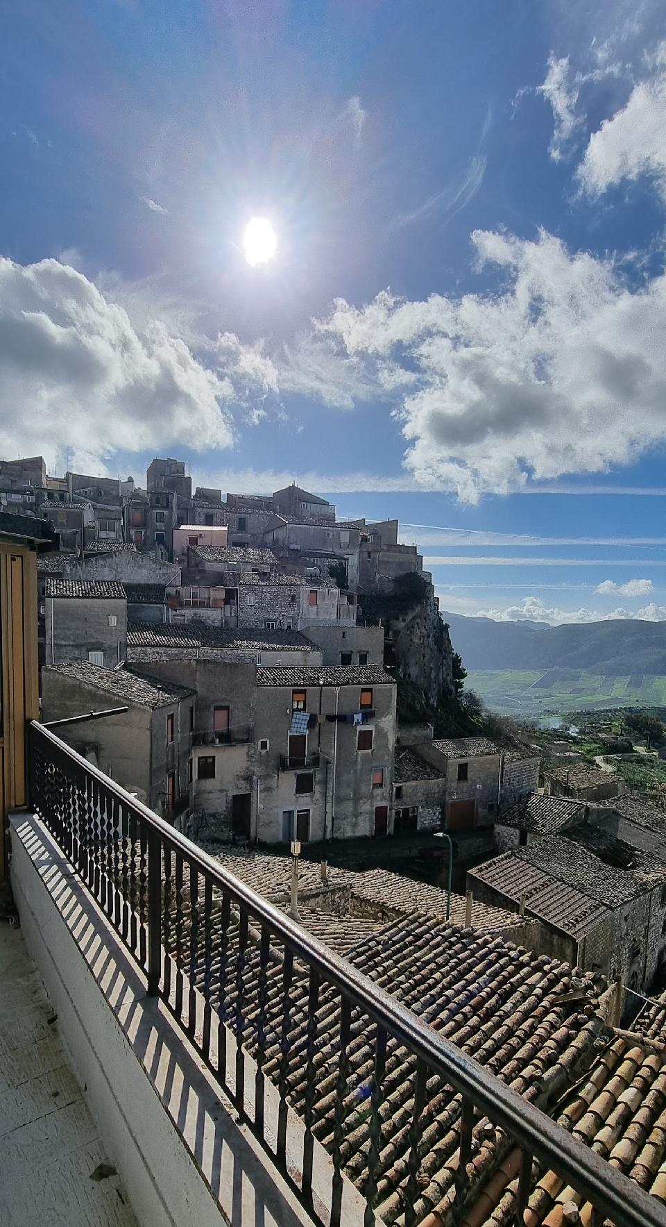 Casa singola in Vendita a Giuliana Centro Storico (Palermo)