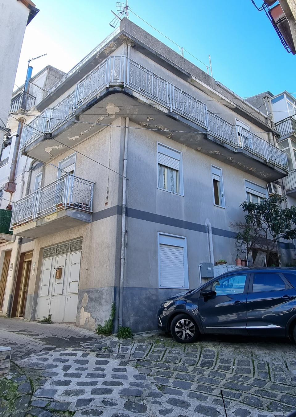 Casa singola in Vendita a Giuliana Centro Storico (Palermo)