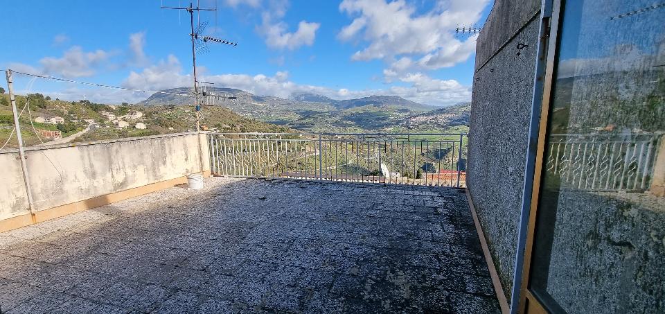 Casa singola in Vendita a Giuliana Centro Storico (Palermo)