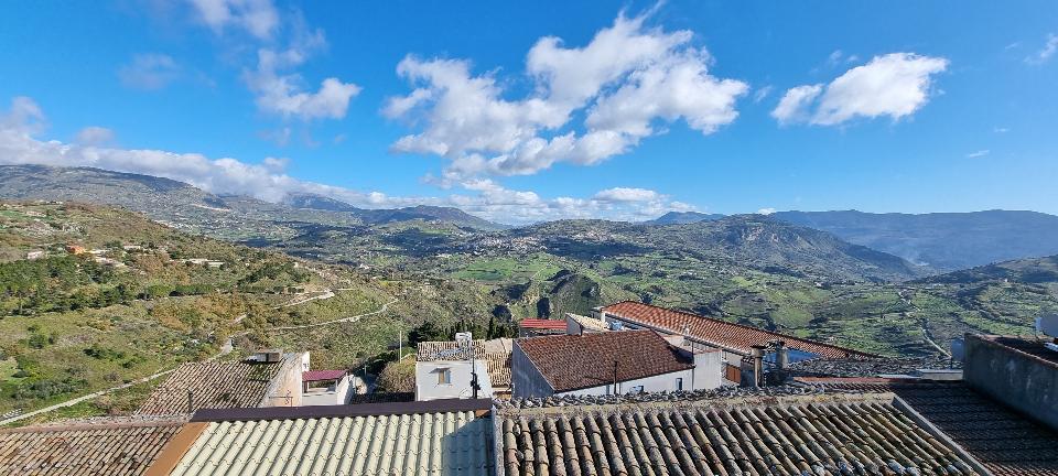 Casa singola in Vendita a Giuliana Centro Storico (Palermo)