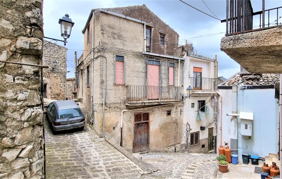 Casa singola in Vendita a Giuliana Centro Storico (Palermo)