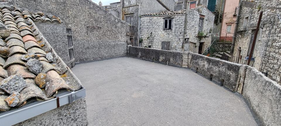 Casa singola in Vendita a Giuliana Centro Storico (Palermo)
