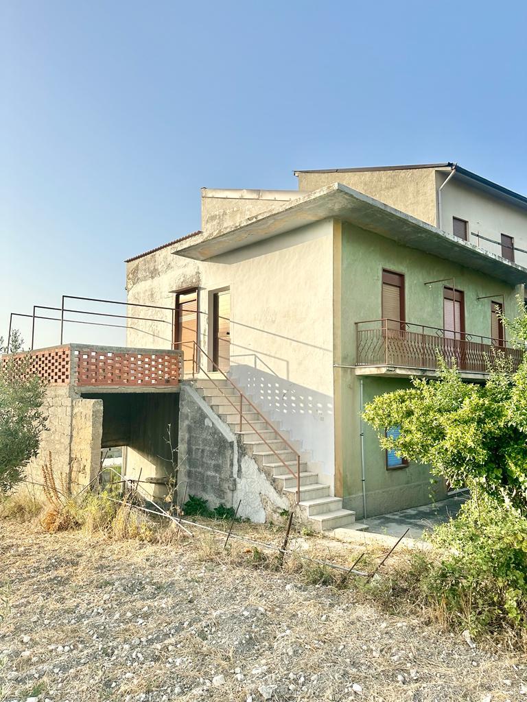 Villa in Vendita a Chiusa Sclafani C/da Cicirello (Palermo)