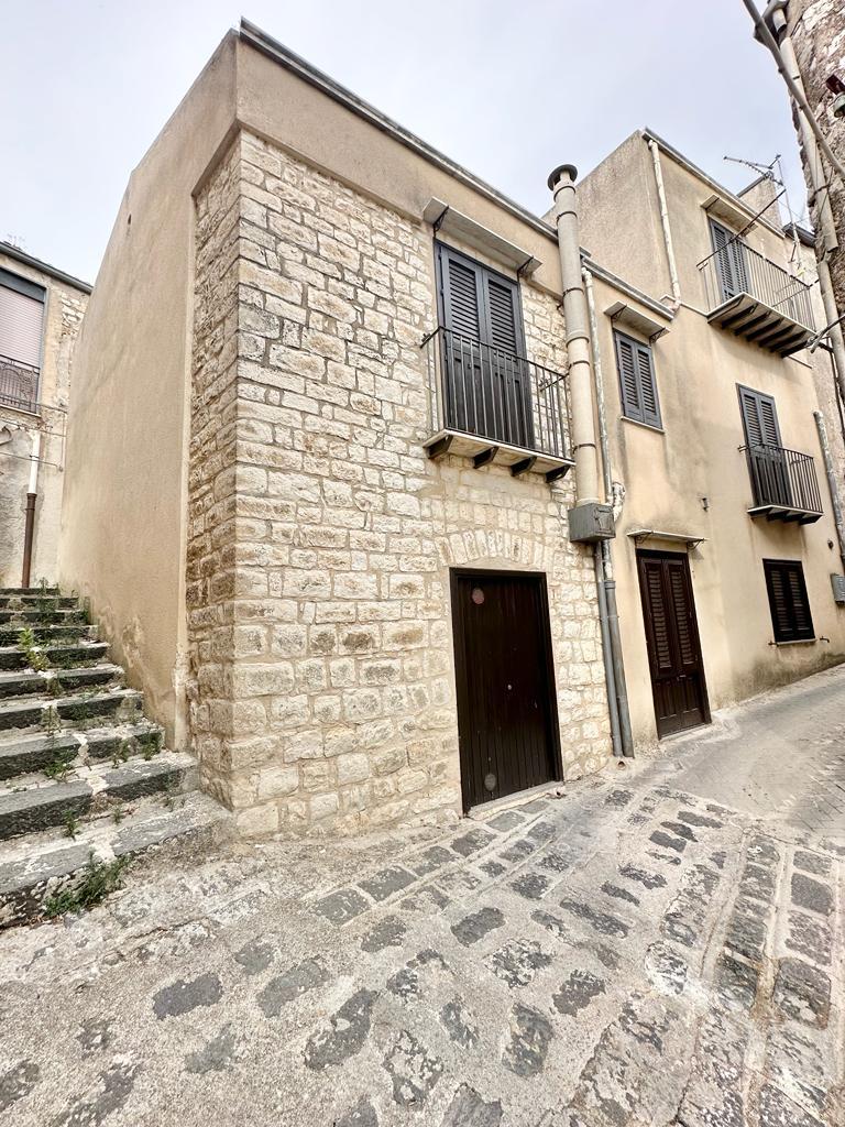 Casa singola in Vendita a Giuliana Centro Storico (Palermo)