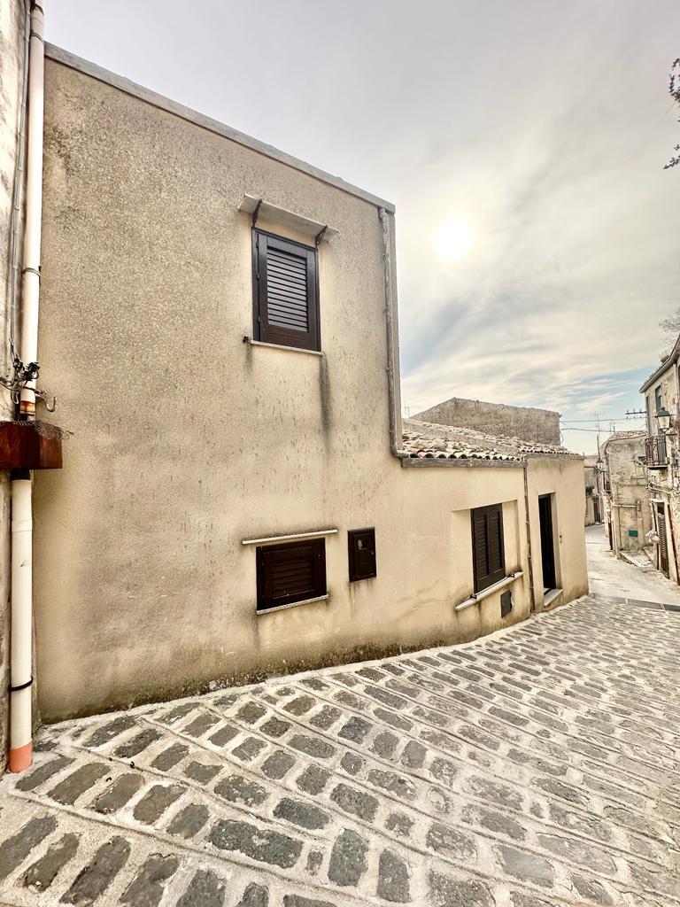 Casa singola in Vendita a Giuliana Centro Storico (Palermo)