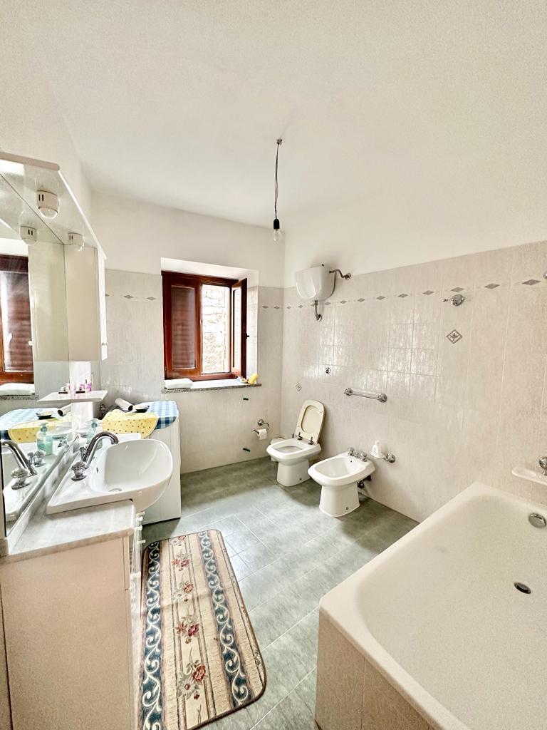 Casa singola in Vendita a Giuliana Centro Storico (Palermo)