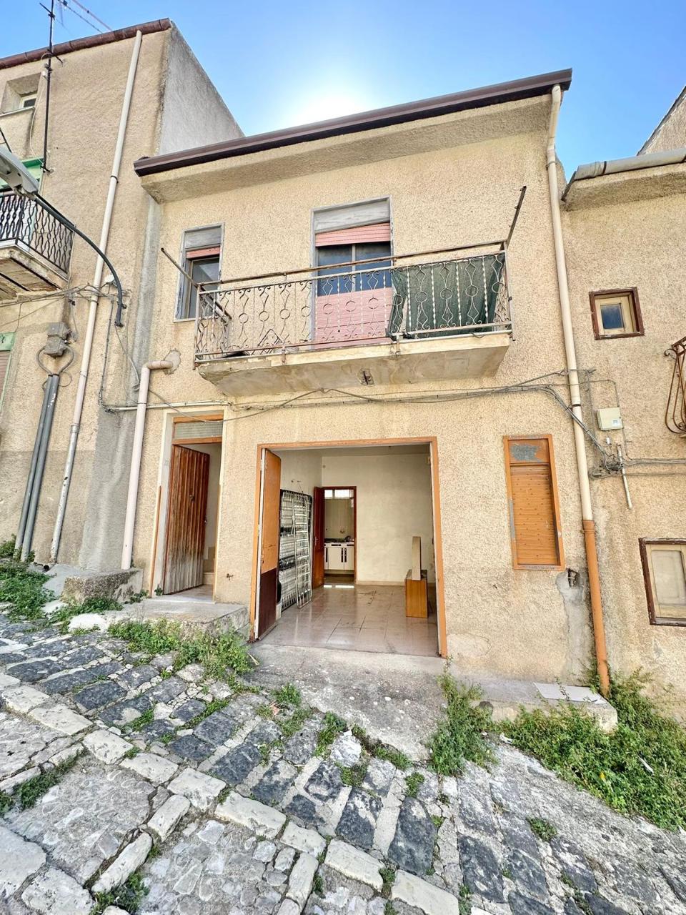 Casa singola in Vendita a Palazzo Adriano (Palermo)