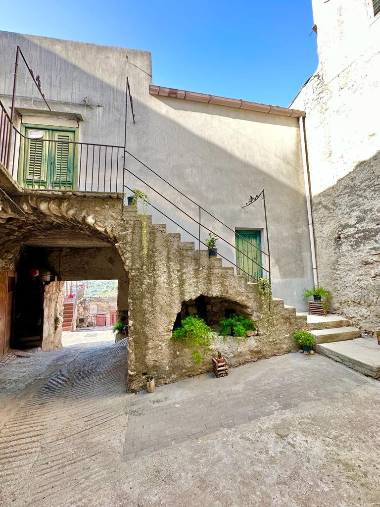 Casa singola in Vendita a Giuliana Centro Storico (Palermo)