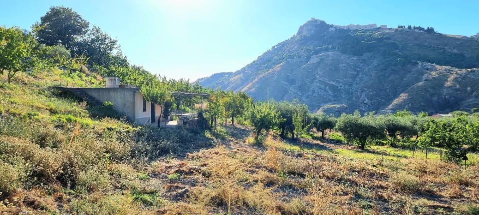 Rustico di campagna in Vendita a Chiusa Sclafani C.da Chiusa La Vecchia (Palermo)