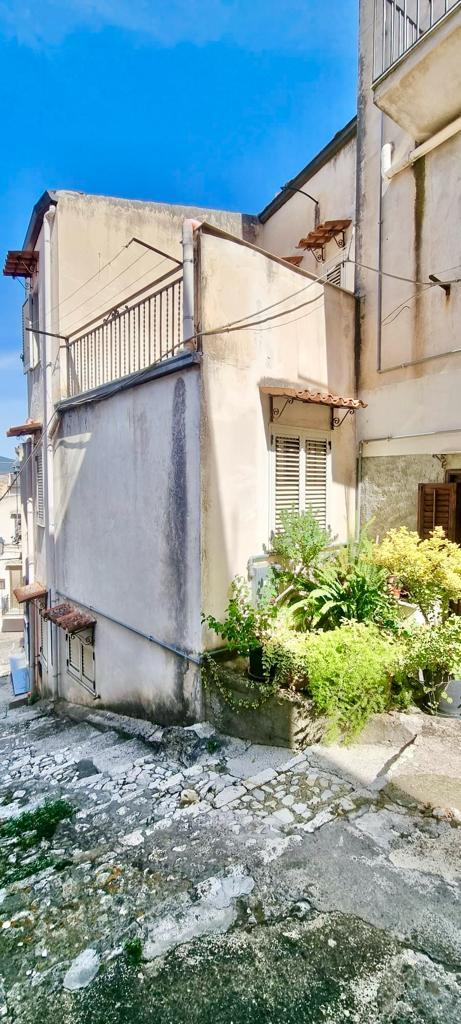 Casa singola in Vendita a Giuliana Centro Storico (Palermo)