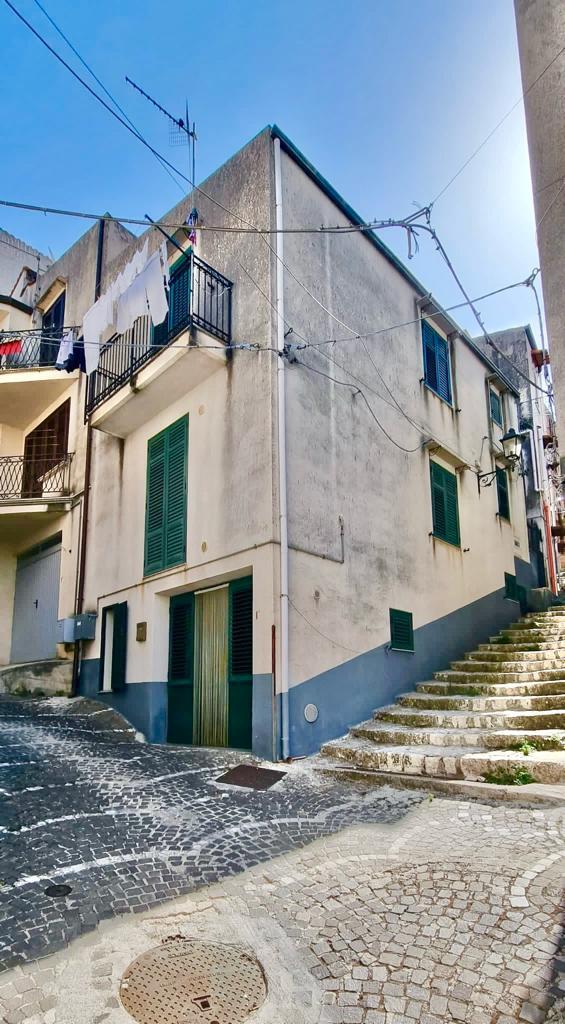 Terratetto in Vendita a Giuliana Centro Storico (Palermo)