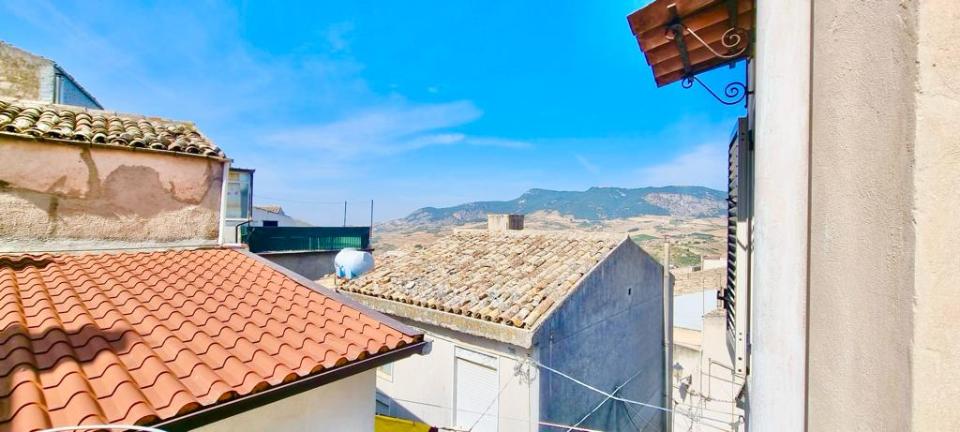 Terratetto in Vendita a Giuliana Centro Storico (Palermo)