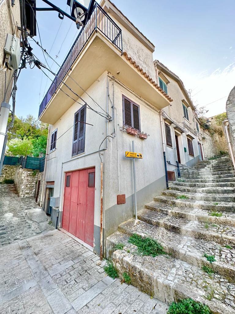 Casa singola in Vendita a Giuliana Centro Storico (Palermo)