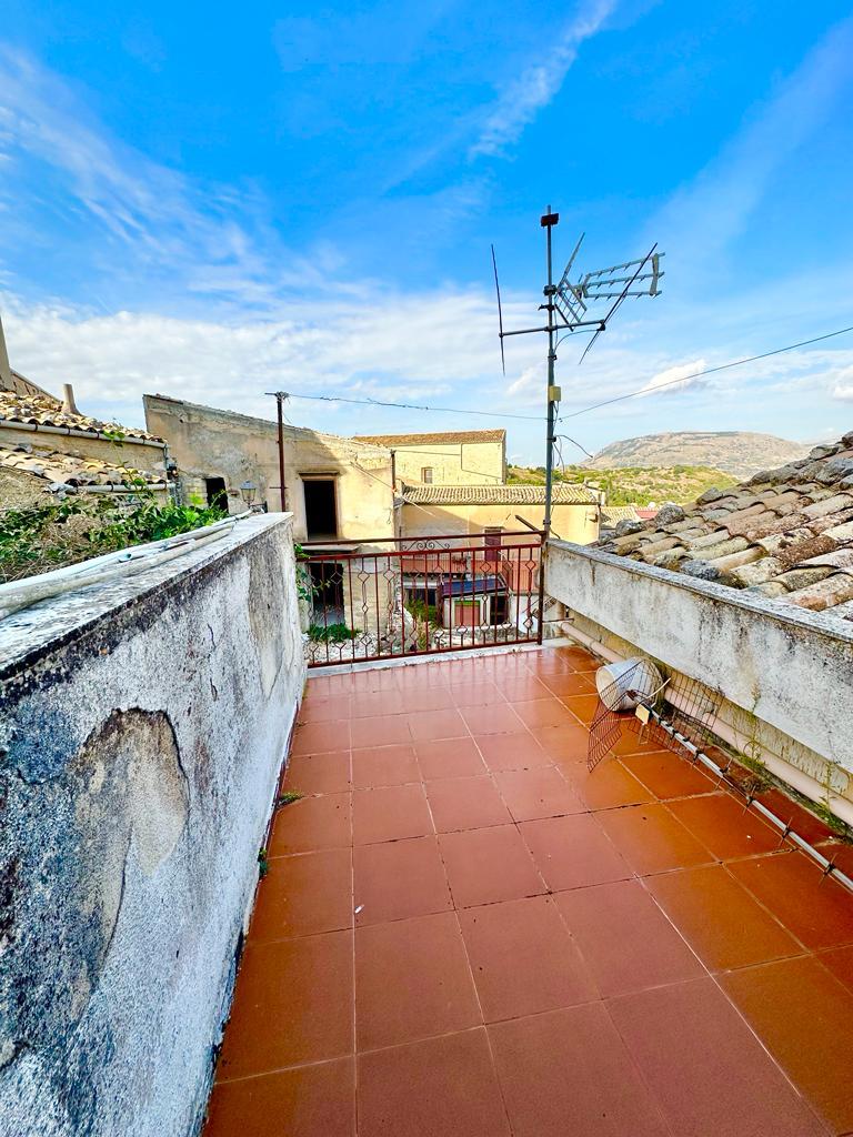 Casa singola in Vendita a Giuliana Centro Storico (Palermo)