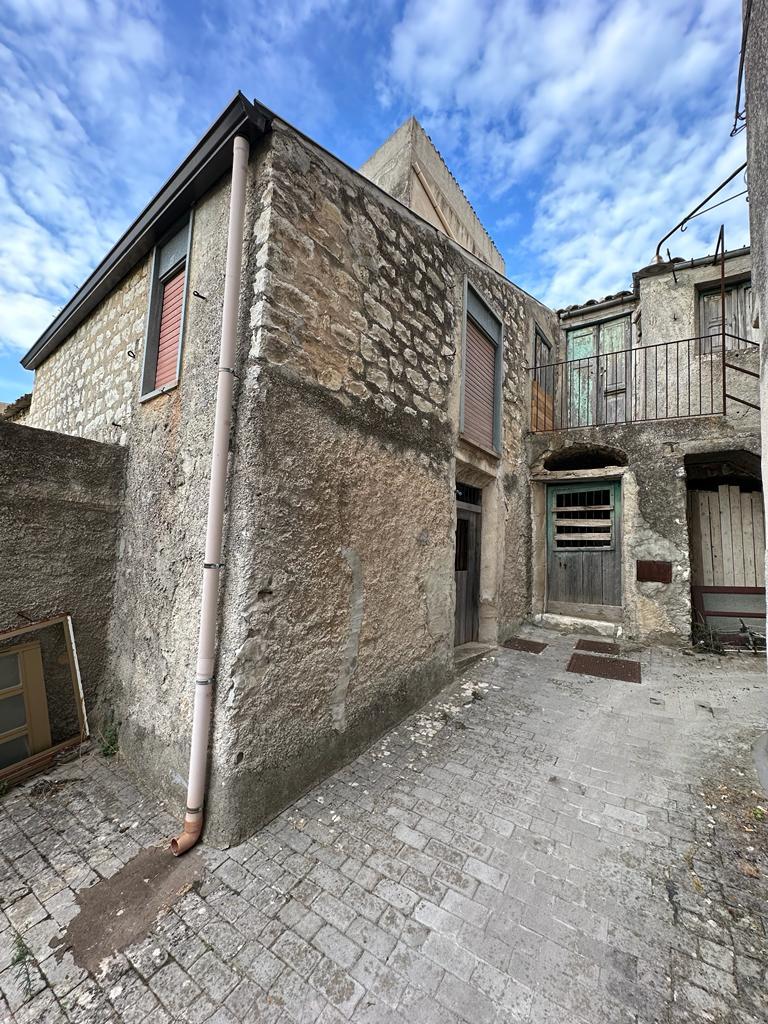 Casa singola in Vendita a Giuliana Centro Storico (Palermo)