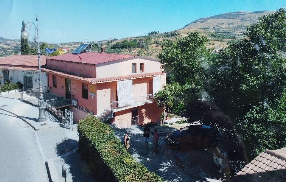 B&B in Vendita a Chiusa Sclafani Via Ungheria (Palermo)