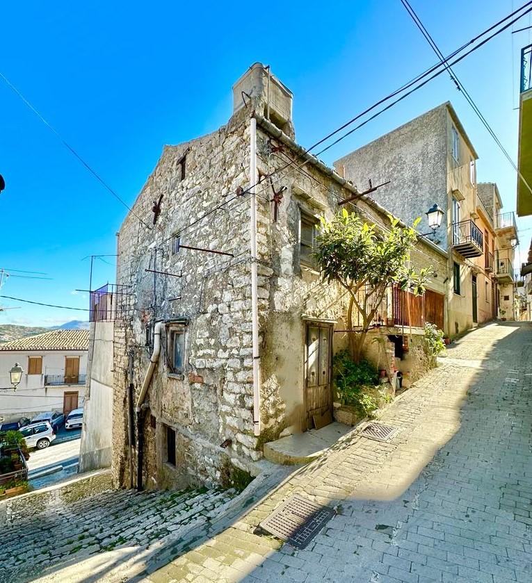 Casa singola in Vendita a Giuliana Centro Storico (Palermo)