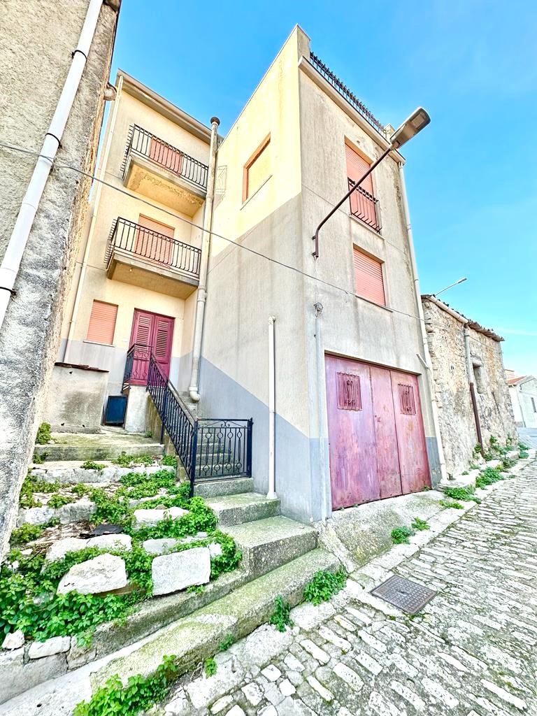 Casa singola in Vendita a Contessa Entellina Centro Storico (Palermo)