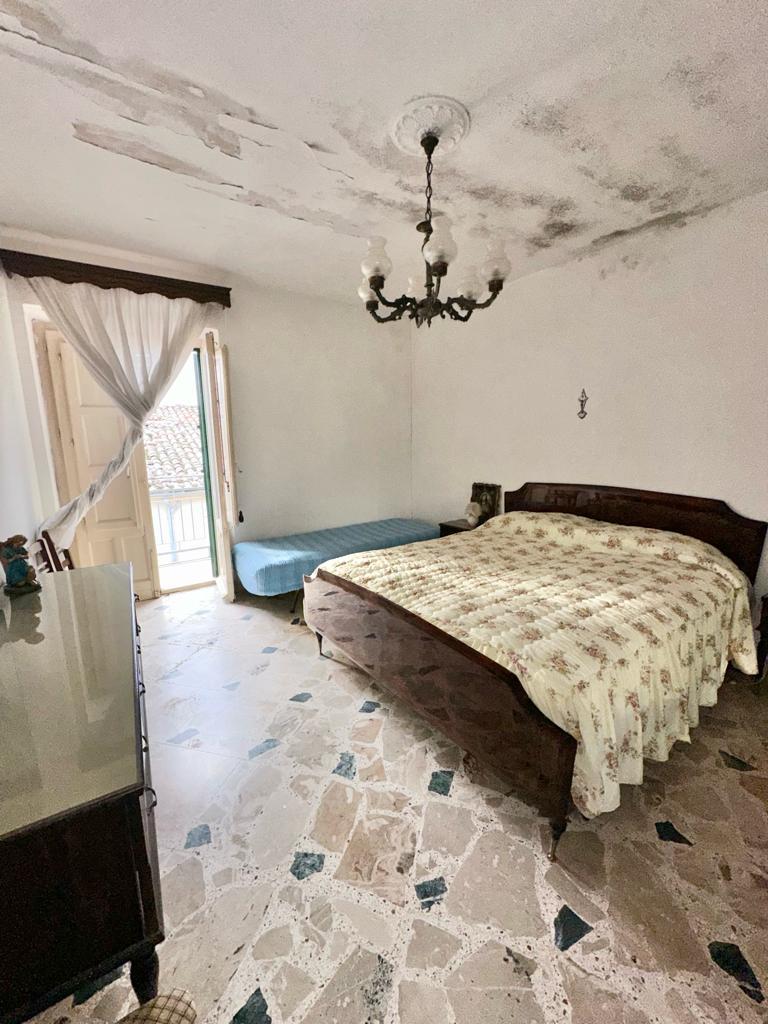 Casa singola in Vendita a Palazzo Adriano Centro storico (Palermo)