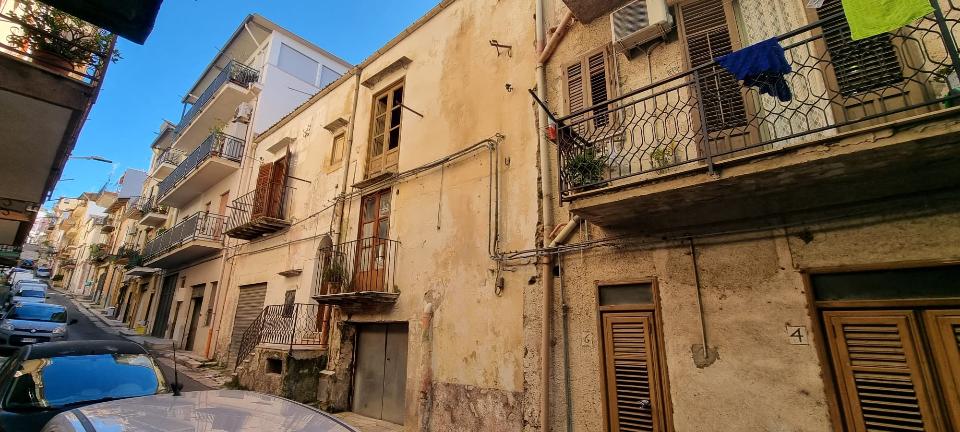 Casa singola in Vendita a Montelepre Centro storico (Palermo)