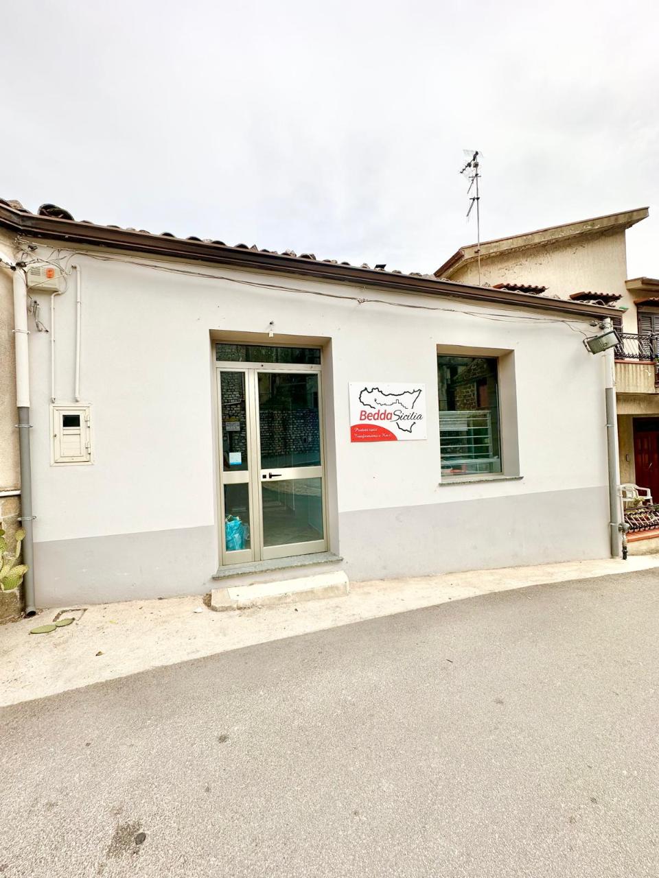 Locale commerciale in Affitto a Giuliana Centro Storico (Palermo)