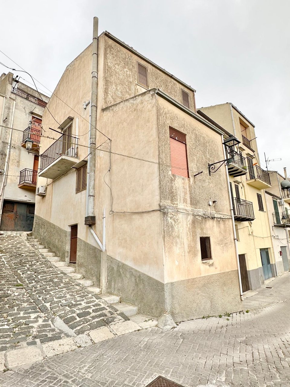 Casa singola in Vendita a Giuliana Centro Storico (Palermo)