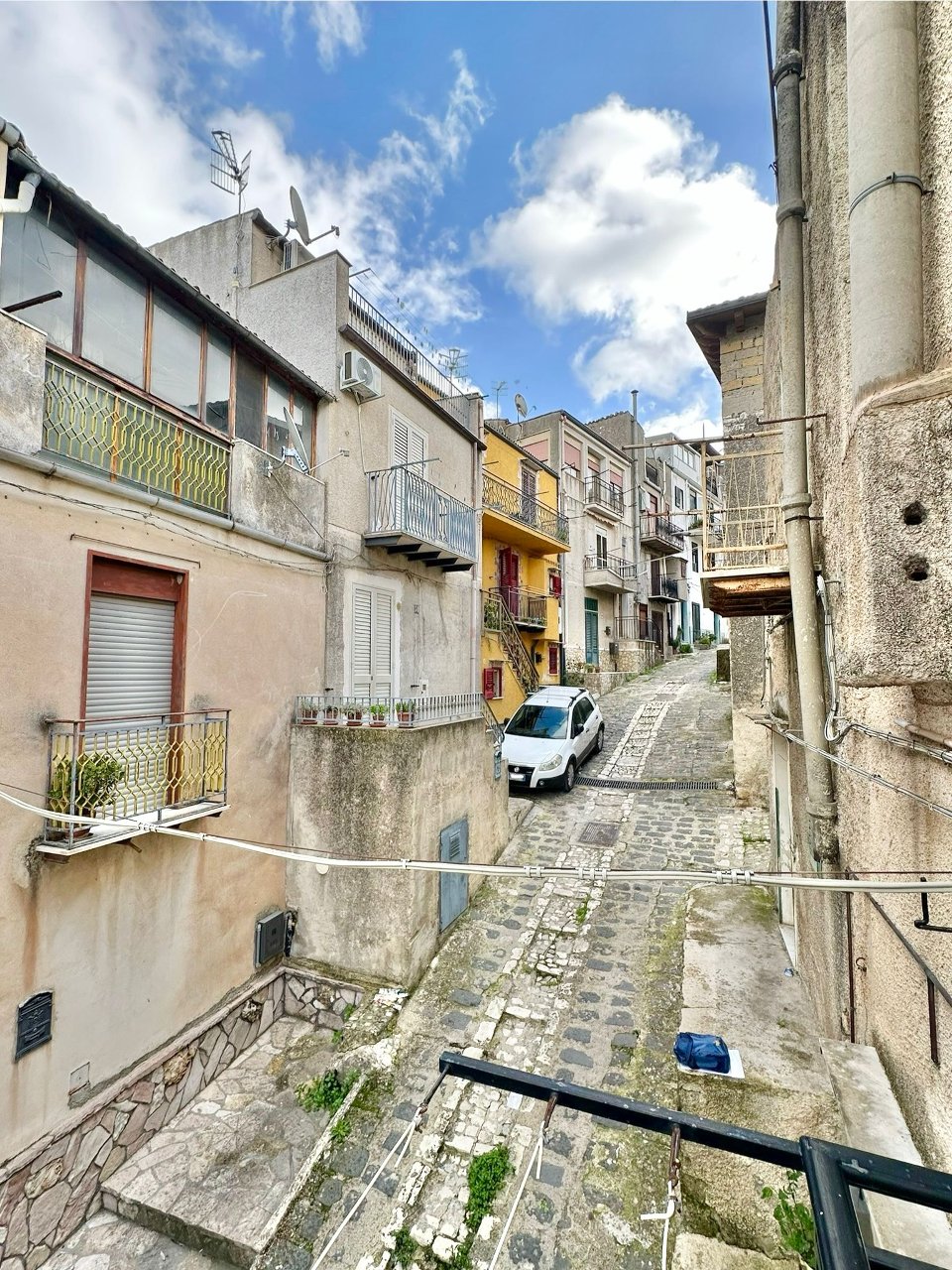 Casa singola in Vendita a Palazzo Adriano Centro storico (Palermo)