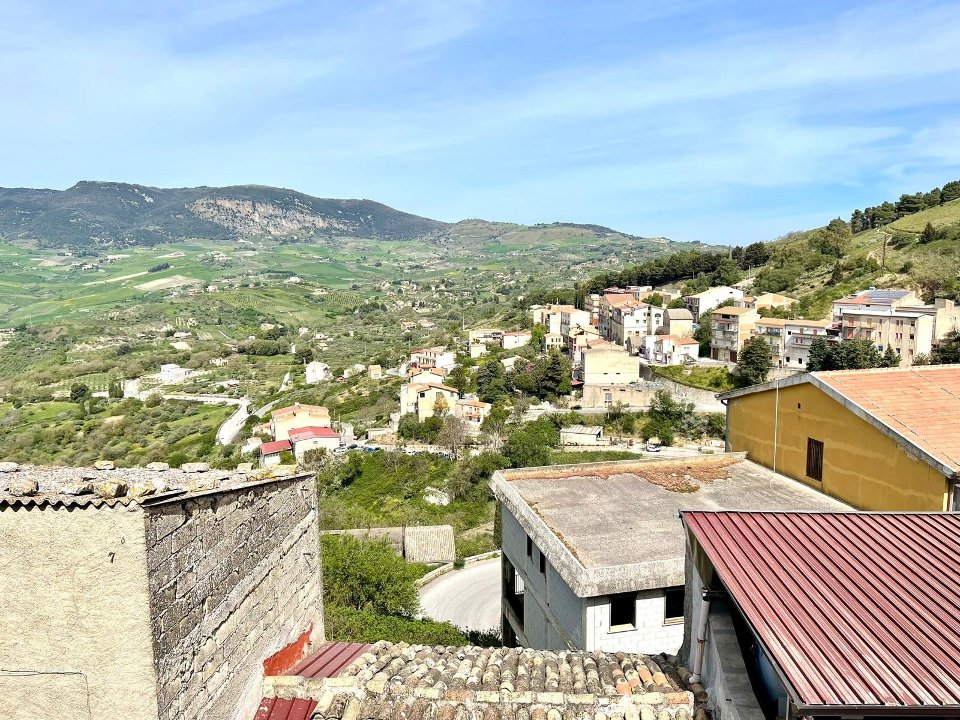 Casa singola in Vendita a Giuliana Centro Storico (Palermo)