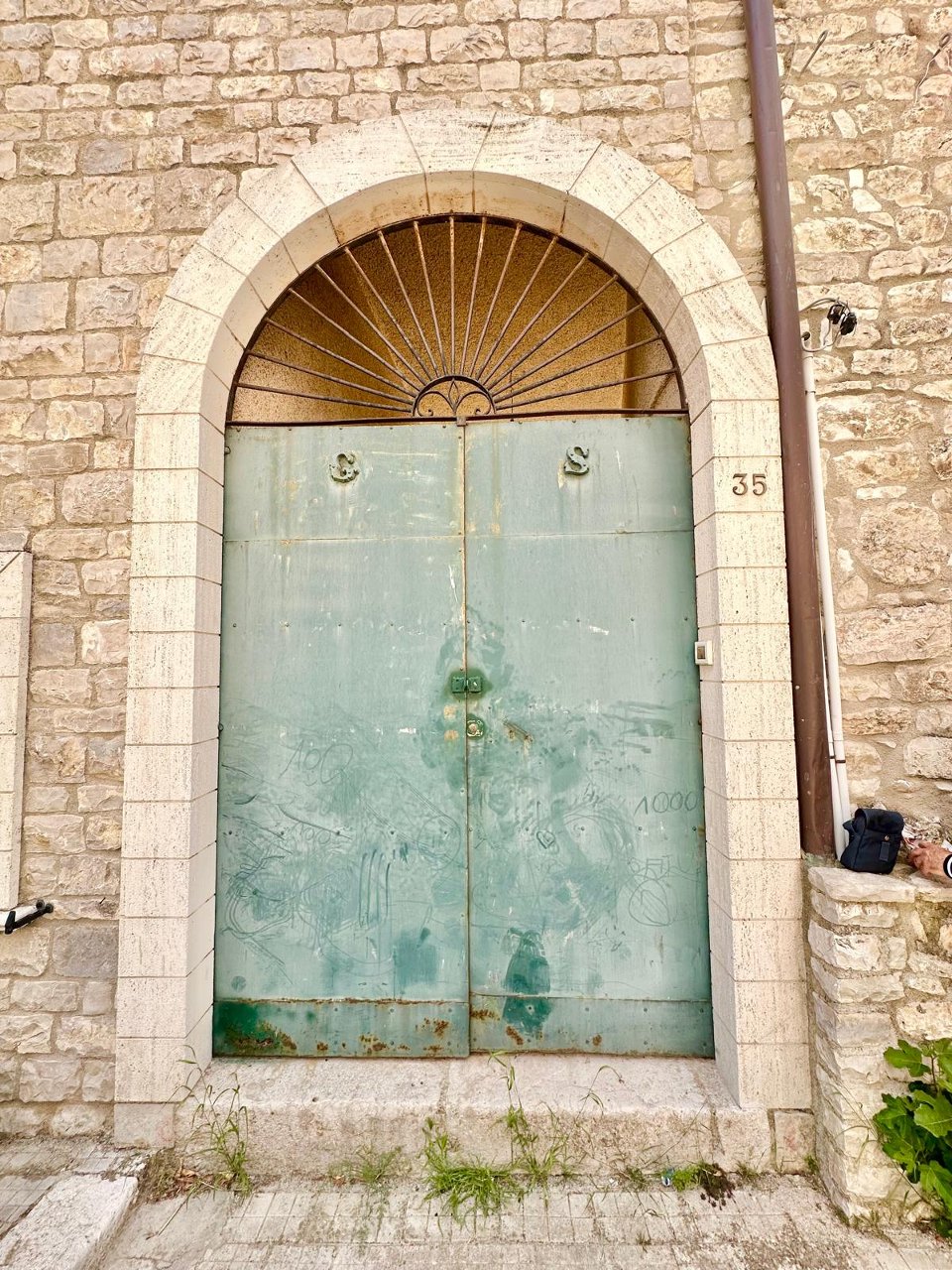 Casa singola in Vendita a Palazzo Adriano Centro storico (Palermo)